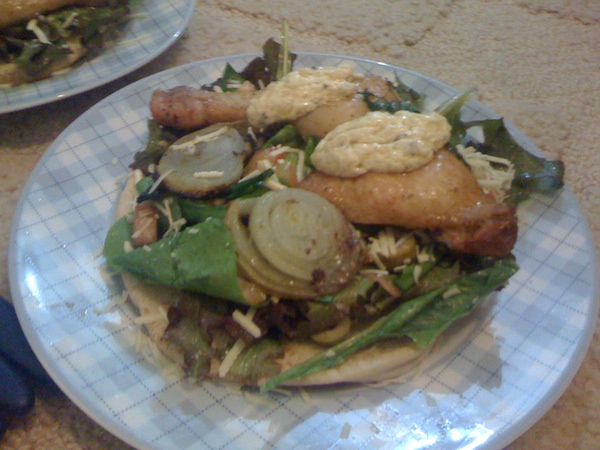 Frango sobre Salada sobre Pão Libanês - Detalhe